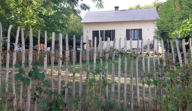 Rural cottage for 4 people on an organic farm with enclosed garden