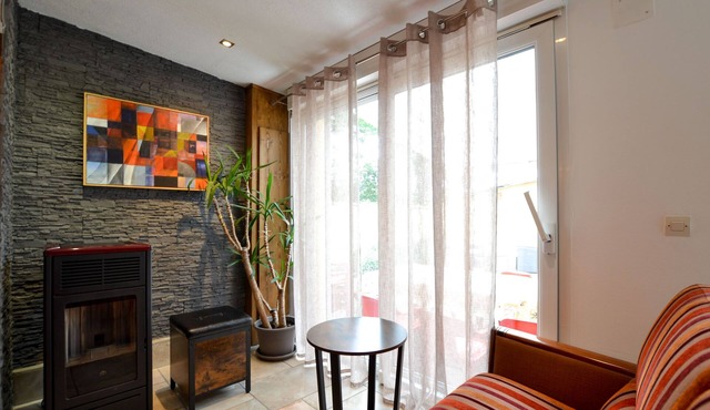 Rural Cottage, indoor swinming pool and spa, playg