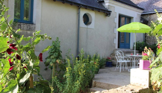 Rural cottage near castles, pets welcome, large garden