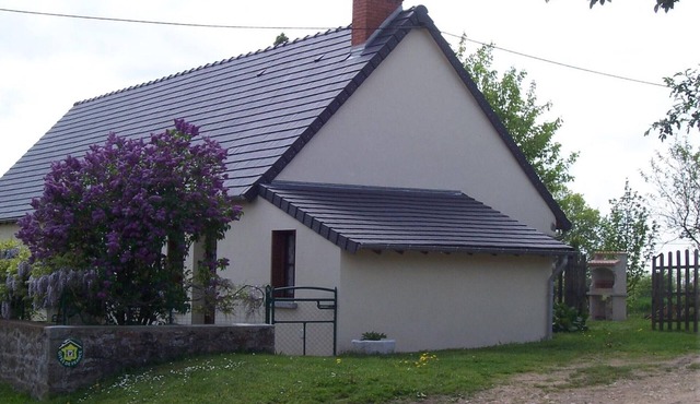 Rural cottage with enclosed garden, pets allowed