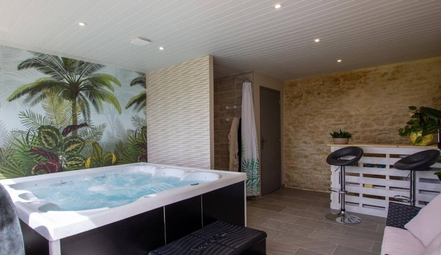 Rural cottage with spa, pets allowed and parking