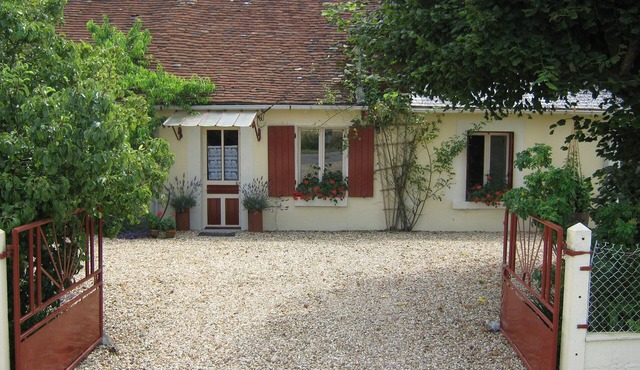 Rural Cottage With Views Over Fields, tranquil setting