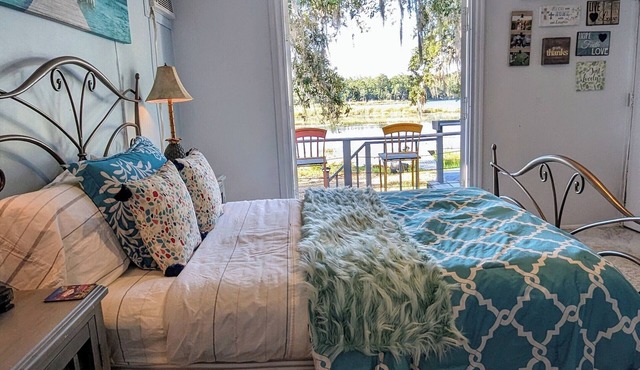 *Rural & Cozy Private Room Free Parking & Pets Friendly*