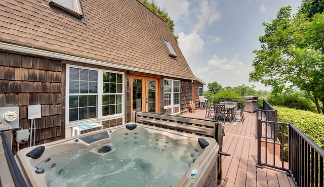 Rural Dutch Country Retreat - Private Hot Tub