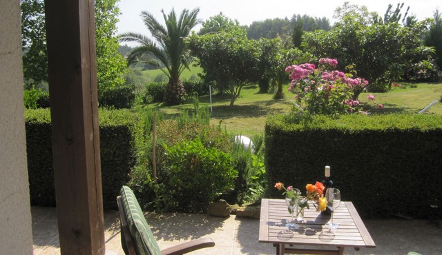 Rural apartment 70m2 plus terrace in a large house, 2km from Beranga and 12km from beaches