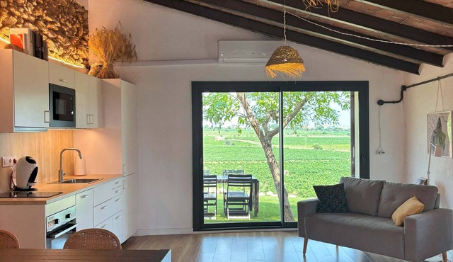 Rural Cabernet. Romantic loft overlooking the vineyards.