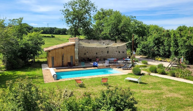 Rural family retreat - heated pool & kid friendly