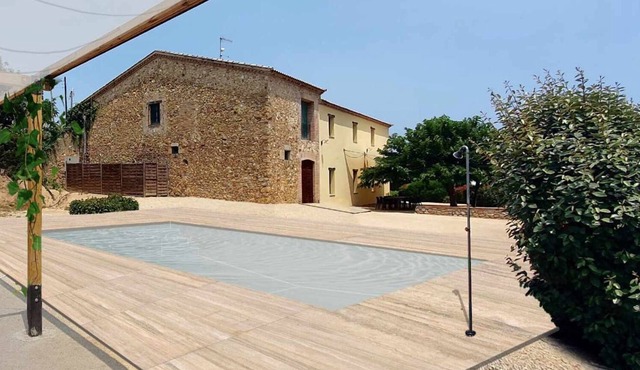 Rural farmhouse near the Costa Brava for 30