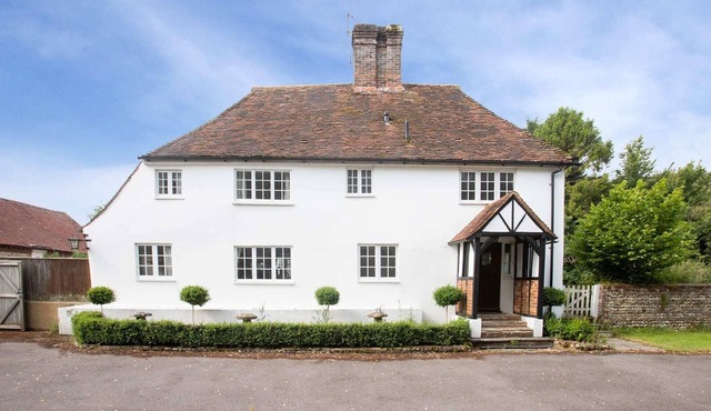 Rural Farmhouse with Pool & Hot Tub