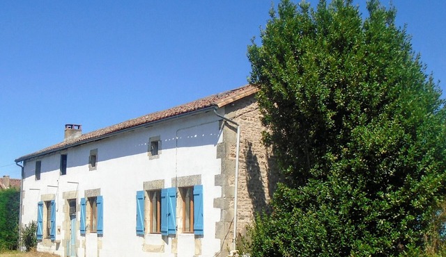 Rural Farmhouse with Spacious Garden near Charroux