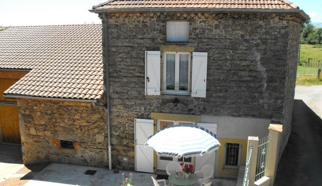 Rural gîte for 11, charming, internet, pets allowed