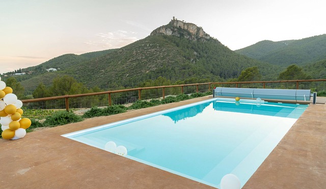 Rural getaway in the middle of the vineyards and relaxation in a dream swimming pool