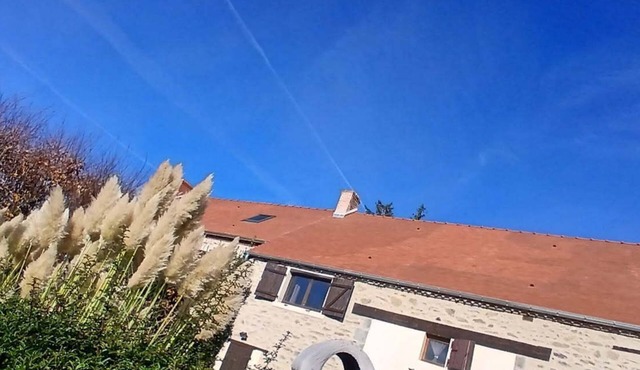 Rural gîte for 2 people in the countryside with private covered swimming pool.