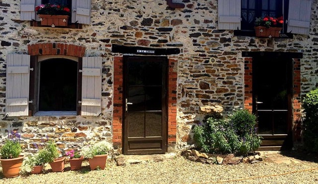 Rural Gite with Scandinavian wood fired hot tub