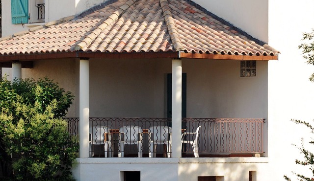 Rural gîte with terrace, shared swimming pool, quiet, near Canal du Midi