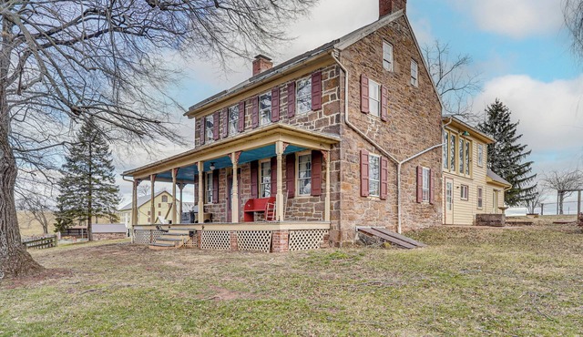 Rural & Historic Detour Escape w/Horses On-Site!