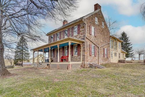 Rural & Historic Detour Escape w/Horses On-Site!