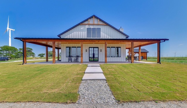 Rural Home w/Hot Tub < 7 Mi to Winery & Golfing