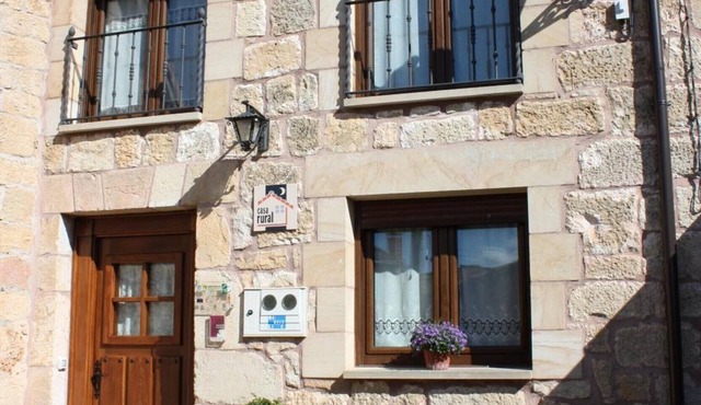 Rural House 'La Cabaña' with Mountain Views and Wi-Fi