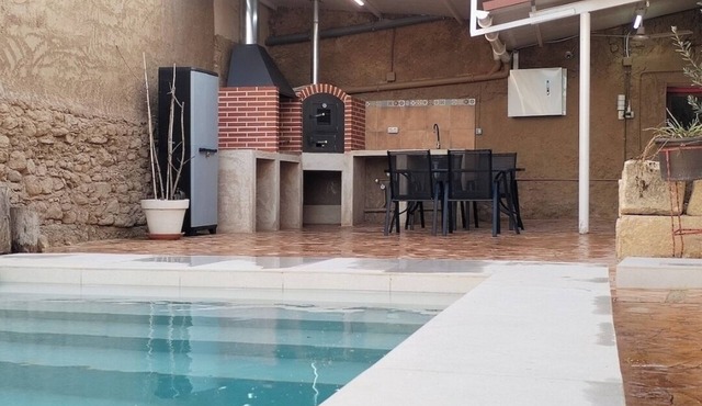 Rural house with PRIVATE swimming pool and barbecue