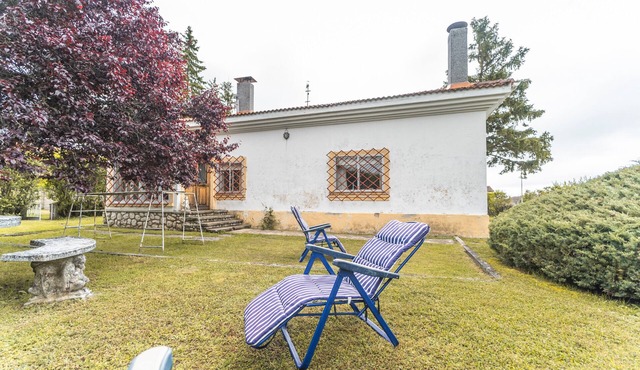 Rural House 'El Chalet' with Mountain Views and Private Garden. El uncar