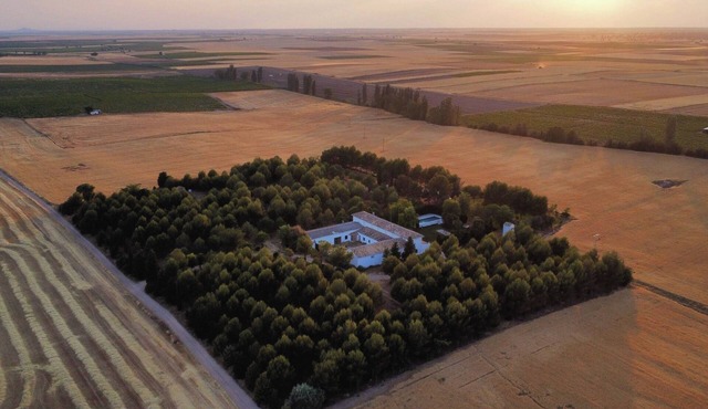Rural house in the countryside 8-10 people ideal for groups of friends and families.