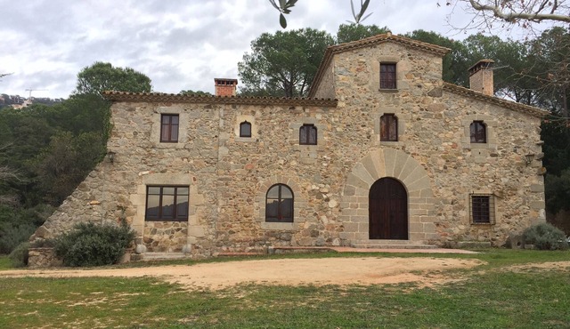 Rural house for rent - entire property: 15th century “masía” on the Costa Brava