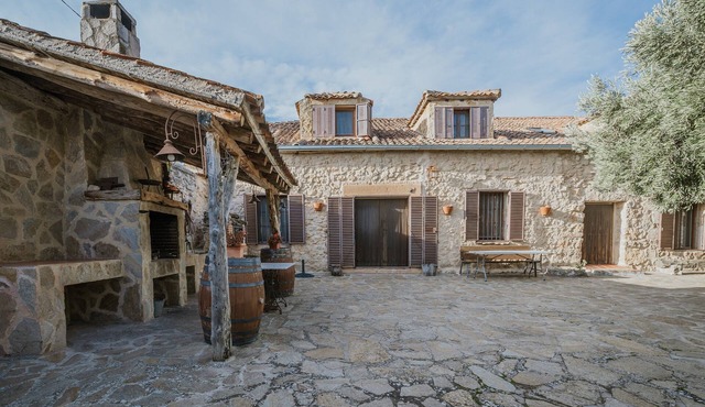 Rural House 'El Escondite De Los Duendes' with Mountain View, Private Garden and Wi-Fi