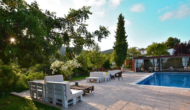 Rural house of the SXVI in Garraf natural site (groups, events and weddings)