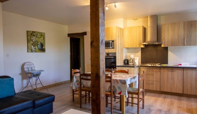 Rural house for 6 with shared pool and pets welcome in Capy