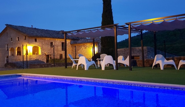 Rural house for rent with private pool for 22 people 100km from Barcelona