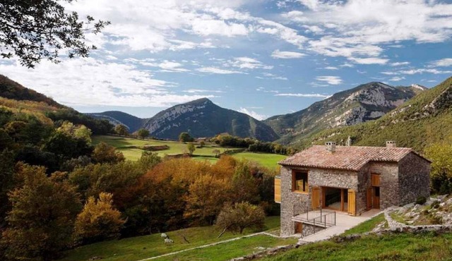 Rural house in an impressive natural setting! Up to 10 people