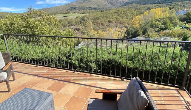 Rural house in Candelario, 5 bedrooms and capacity for 12 people.