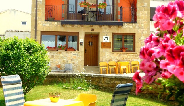 Rural house in Navarra for children and dogs for 8-10 people