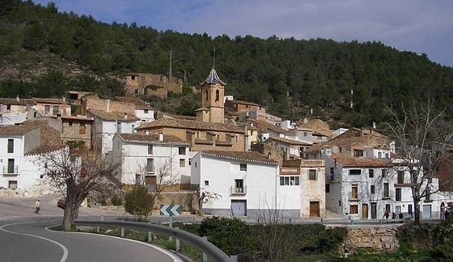 RURAL HOUSE IN SIERRA DE ESPADAN- VEO