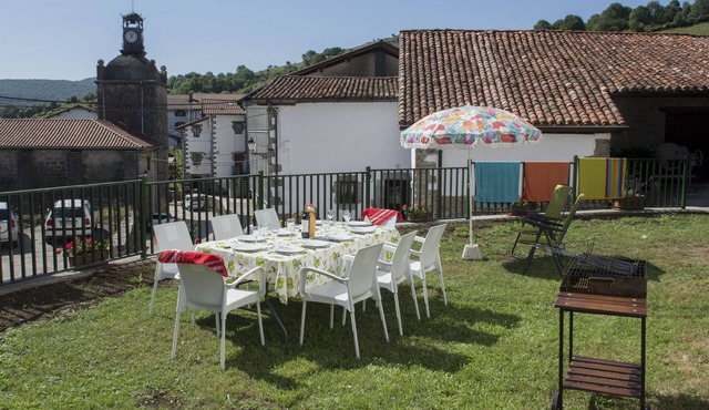 RURAL HOUSE IN SIERRA DE ARALAR, 4O KM FROM SAN SEBASTIAN-30 PAMPLONA 12 PEOPLE