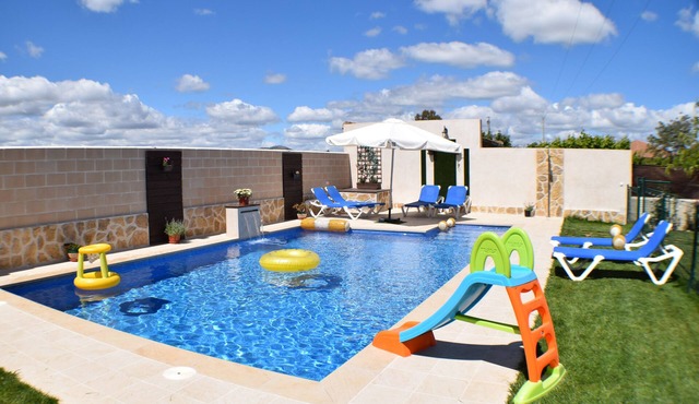 Rural house, in the surroundings of the Cabañeros National Park (pet friendly).