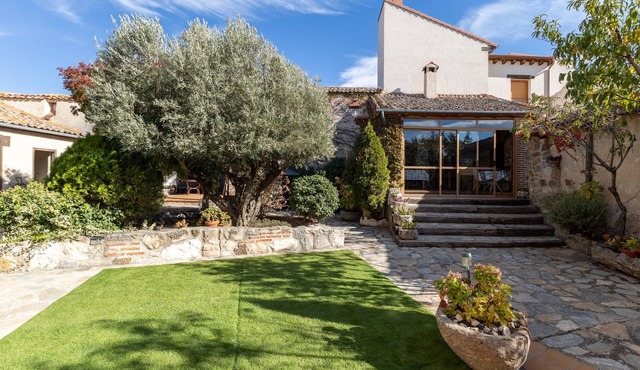 Rural House 'La Chatarrería De Ferreros' with Mountain View, Private Terrace and Wi-Fi