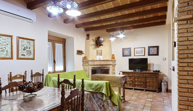 Rural House 'La Acacia' with Private Pool, Wi-Fi and Air Conditioning