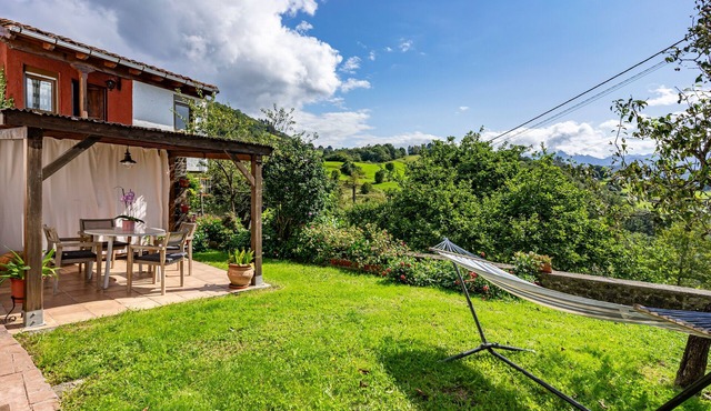 Rural House 'La Casita De Heidi' with Mountain Views, Private Terrace and Wi-Fi