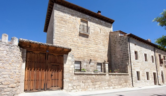 Rural House 'La Casa Vieja De Vizmalo' with Mountain Views, Private Terrace & Wi-Fi