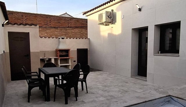 Rural House 'La Jara Rosa' with Mountain Views, Wi-Fi and Air Conditioning