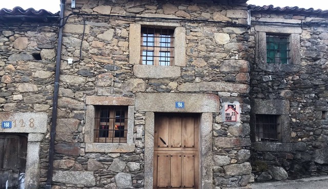 Rural House 'La Plazuela - Navalguijo'