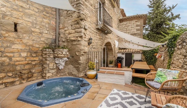 Rural House 'La Rectoria De Vicfred' with Mountain Views, Wi-Fi & Air Conditioning