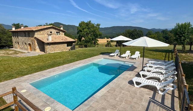 Rural House 'La Rossa' with Mountain Views, Private Pool and Wi-Fi