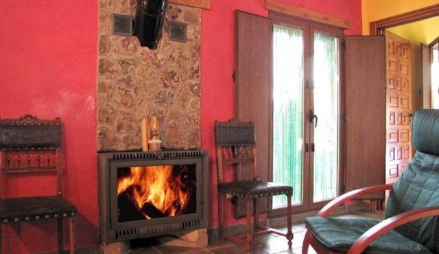 Rural House 'Las Frascuelas' with Mountain Views, Private Terrace and Wi-Fi