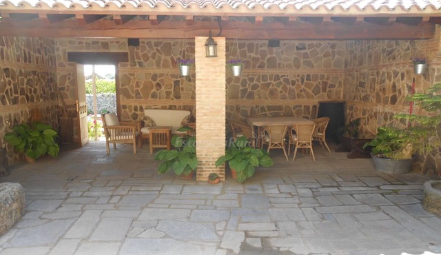 RURAL HOUSE LAS NAVILLAS IN THE HEART OF THE MOUNTAINS OF TOLEDO