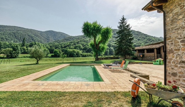 Rural House Mas Plantalech with Pool, Garden & Wi-Fi