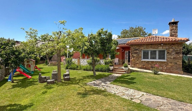 Rural House 'Mila' with Mountain Views, Private Terrace and Wi-Fi