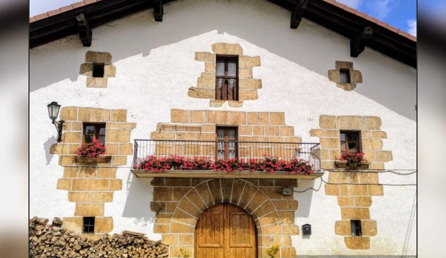 Rural house of complete rent, with capacity of 14 +2 people.
